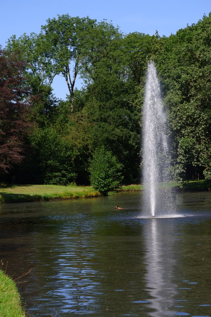 Nienoord Borg Koetsenmuseum Leek Groningen wandelen fietsen vijver fontein