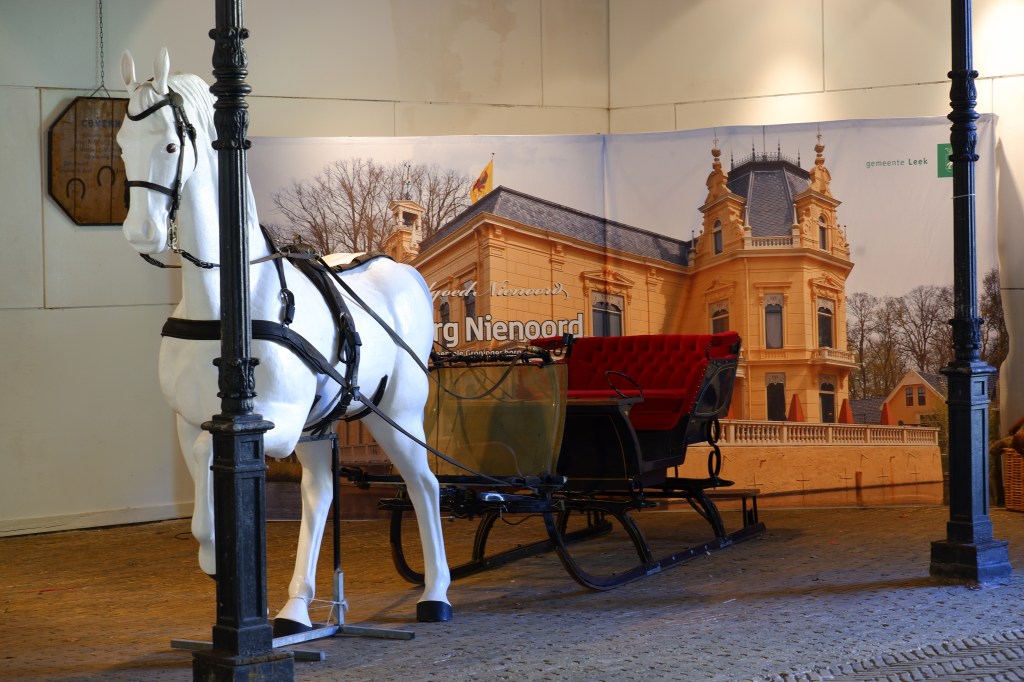 Nienoord Borg Koetsenmuseum Leek Groningen wandelen fietsen 