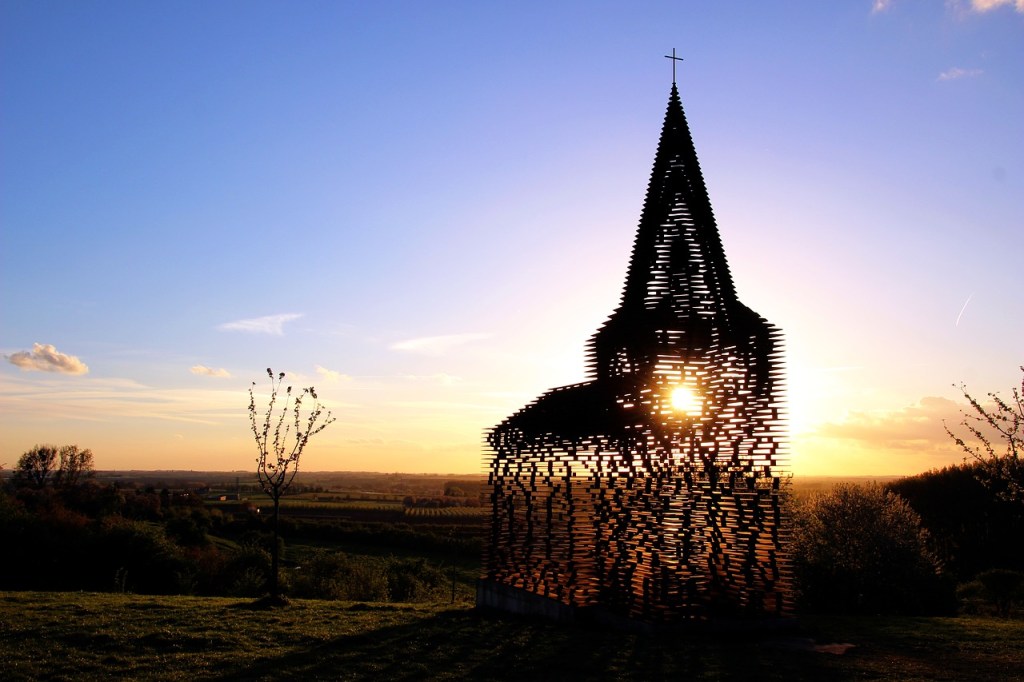 provincie Limburg wandelen fietsen paardrijden mennen ontdekken doorzichtig kerkje