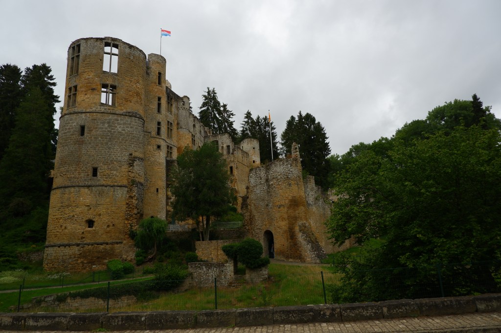 kasteel Beaufort Mullerthal Trail bezienswaardigheid ruïne reisverslag autoroute wandelroute 
