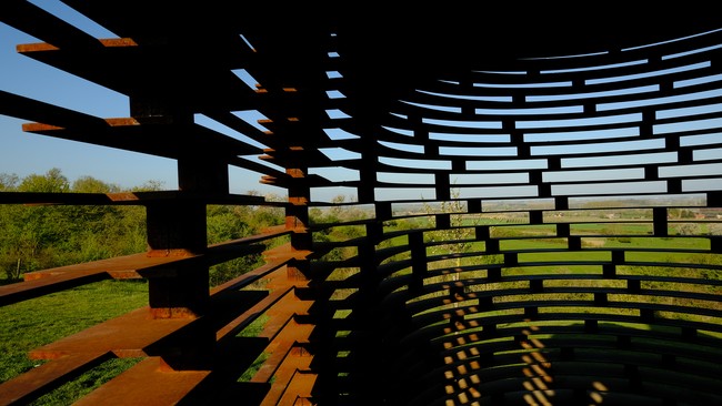 Borgloon haspengouw Doorkijkkerkje reading between the lines Limbug kunstwerk  staal Vaerenbergh Belgium Benelux 