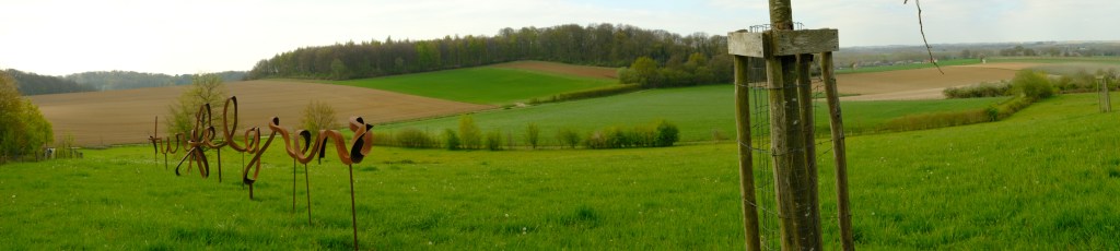 Borgloon twijfelgrens  Limbug Haspengouw kunstwerk staal Belgium Benelux rando wandeltocht hike
